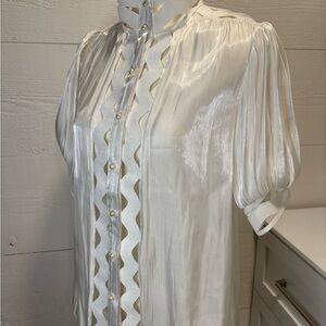 True white Blouse with Ripple Detail